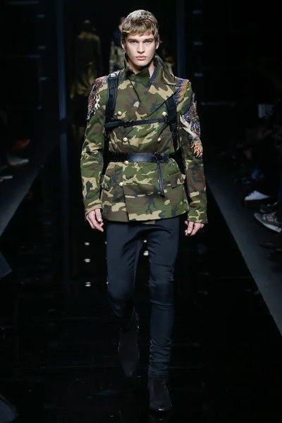 Look 11